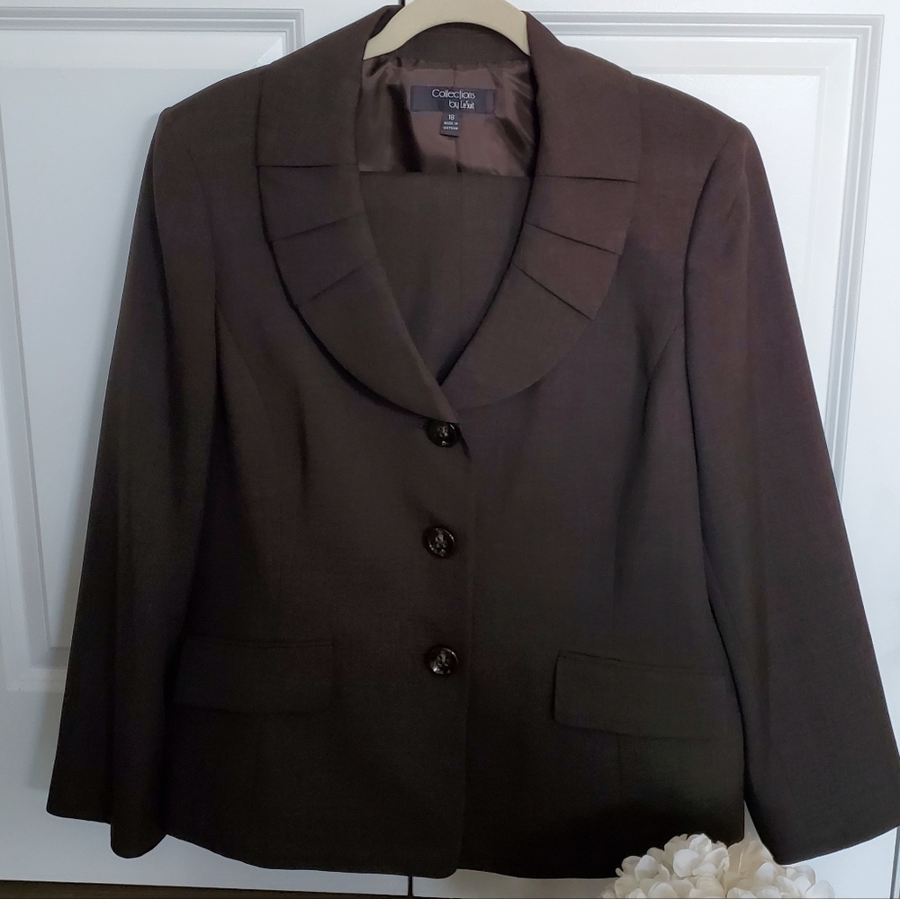 NWT LeSuit Blazer and Pant Suit
